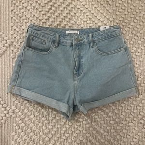 Pacsun Mom shorts, size 28, light wash denim
